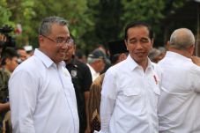Presiden Jokowi Tinjau...
