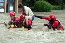 Banjir Sebabkan Kekacauan...
