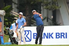 Tampil Bagus, Pegolf...