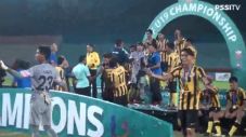 Malaysia Angkat Trofi...