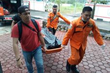 Mayat Dibungkus Karung...