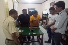 Belikan Sabu untuk Teman,...