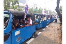 Daftar ke KPU, Ratusan...