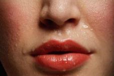 4 Alat Make Up untuk...
