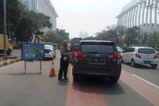 Polisi Usir Ratusan...