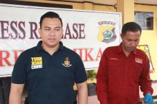 9 Pembakar Toko Miras...