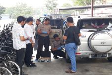 Polisi Cari Sidik Jari...