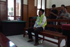 Gelapkan Uang Masjid,...