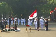 Jokowi Lantik 742 Perwira...