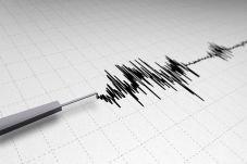 Diguncang Gempa, Warga...