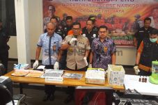 Kurir Dibekuk Polisi,...
