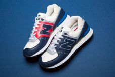 Berani Coba Pakai Sneakers...