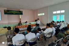 Satgas TMMD Berikan...