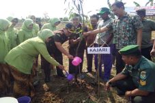 Kejari Karawang dan...