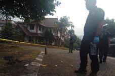 Polisi Duga Mobil Neno...