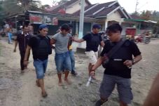 Mabuk Lem, Ayah Tega...