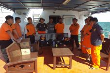 Kapal Pengangkut Logistik...