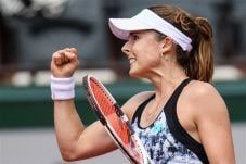 Tanding Lawan Bouchard,...