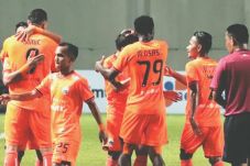 Persija Tutup Paruh...