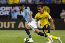 Dortmund Rusak Debut...
