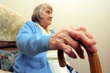 Menggunakan Tongkat,...