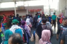 Antrean Panjang, Penumpang...