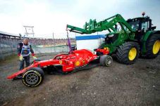 Kutukan Vettel Belum...