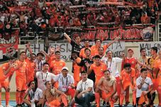 Kalahkan Mitra Kukar,...