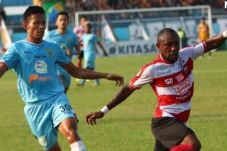 Persela Lamongan vs...