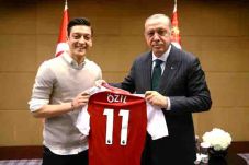 Kecewa Berat, Oezil...