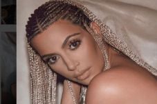 Produk Parfum Kim Kardashian...