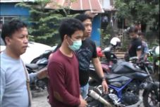 Kedapatan Bawa Senjata...