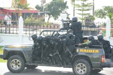 Pasukan Raider Bebaskan...