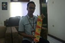 Bulog Karawang Salurkan...