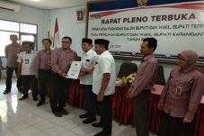 Resmi, Yuro Bupati-Wakil...
