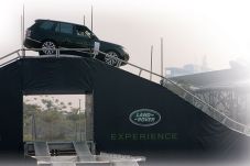 Range Rover, Menguji...