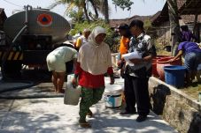 Ribuan Jiwa Warga Dua...