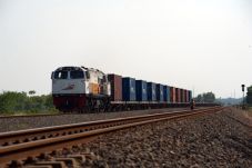 Kereta Api Barang Dorong...