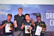 Inilah Sopir Truk Terbaik...