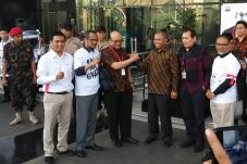 Novel Baswedan Terharu...