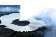 Gunung Berapi Meletus,...