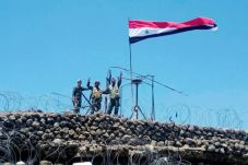 Bendera Suriah Berkibar...