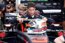 Ricciardo Pimpin Latihan...