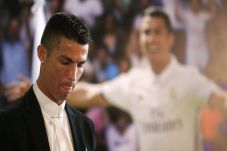 Ronaldo Divonis Dua...