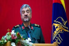 Ledek AS, Jenderal Iran...