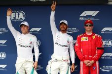 Hamilton Raih Pole Position...