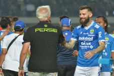 Dua Pemain Persib Absen...
