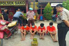 Bobol Rumah, Warga Tangkap...