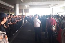 Kedatangan Neno Warisman...