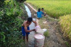 Warga Kampung Ini Terpaksa...